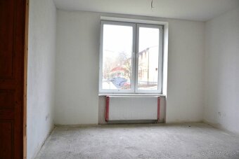 Komplet zrekonštruovaný dom na predaj v obci Dolná Strehová - 9
