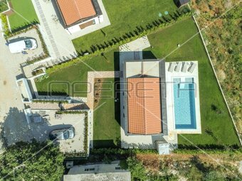 ISTRIA, SVETI LOVREČ – Plne vybavený nový prízemný dom s baz - 9