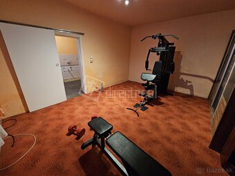 Dva rodinné domy v spoločnom dvore na pozemku 961 m2 - 9