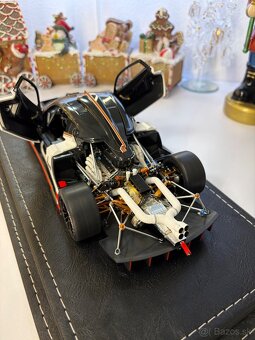 Pagani Huayra R / LCD / 1:18 - 9