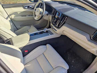 VOLVO XC60 B5 AWD ultimate, 2022, Panorama, diesel+elektro, - 9