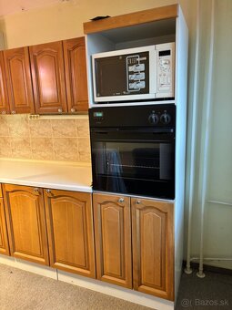 Kuchynská linka z masívu so spotrebičmi - 9