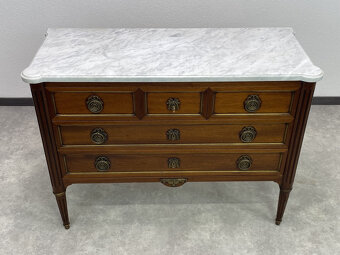 Masívna šuplíková komoda s mramorom - 9