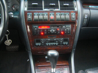 AUDI S8 D2 4.2 250kw - manuál + tiptronic - díly z vozidla - 9