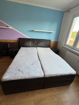 Posteľ a skrinky - 9
