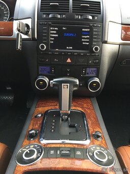 VOLKSWAGEN TOUAREG 3.0 TDi V6 4MOTION - 9