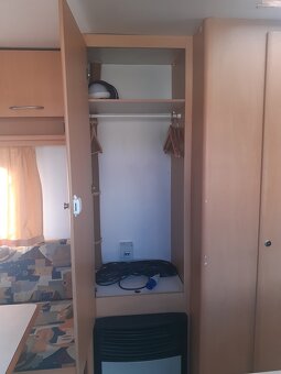 Karavan Delta 463D v dobrom stave, s veľkou markízou + strie - 9