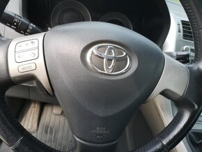 Toyota Auris 1.6 I Dual VVT-i Lux - 9
