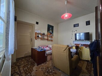 REZERVOVANÉ 4 + 2 izbový rodinný dom - 9