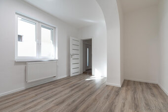 Na predaj rodinný dom so 4 bytmi - Bratislava, Vrakuňa - 9