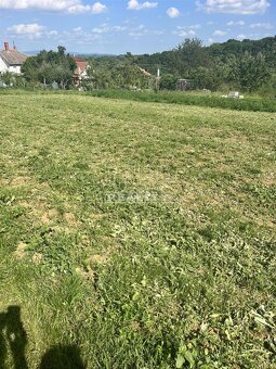 Exkluzívne na predaj stavebný pozemok v meste Beladice,... - 9