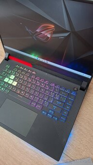 Asus ROG Strix - 9