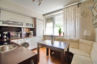 PREDAJ:3 izbový byt s garážou a záhradkou, blízko centra mes - 9