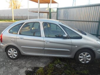 Citroen Xsara Picasso 2,0 HDi r. 2004 - 9