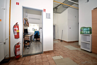Prenájom obchodného priestoru so skladom a parkoviskom - 9