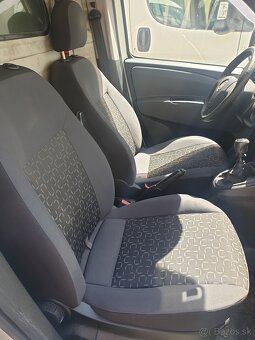 Fiat Doblo Cargo 1.6 JTD 77kW rok 2011 - 9