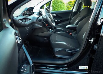 PEUGEOT 208 1.2BENZIN 60kW 92tis KM 2016 KAMERA,VYHREV SED - 9