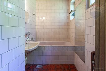 NA PREDAJ: Rodinný dom s veľkým pozemkom (6800 m2) a nádhern - 9