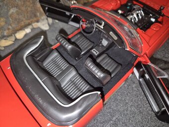 Prodám model 1:18 Peugeot 504 cabrio - 9