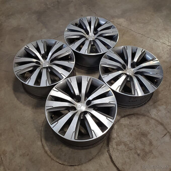 Disky Peugeot 4x108 R17 7,5J ET29 - 9