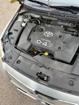 Predám náhradné diely Avensis T25 2003-2006 2.0 D-4D 1CD - 9