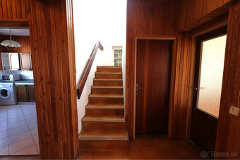 Rodinný dom vhodný na podnikanie  4 km od Piešťan. - 9