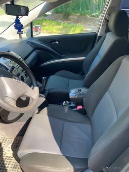 Toyota Corolla VERSO - 9