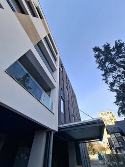 Výborná lokalita-Central - OBCHODNÉ PRIESTORY NA PRENÁJOM - 9