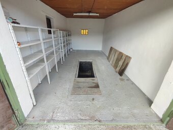 Garáž s elektrikou a jamou - 9