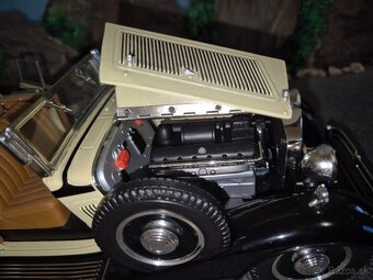 Prodám model 1:18 Maybach Zepellin DS8 - 9