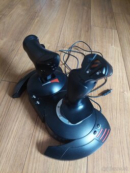 Joystick Thrustmaster T.Flight Hotas X - 9