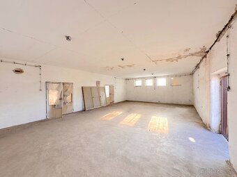 480 m2 hospodárska budova / sklad 20 min od Komárna - 9