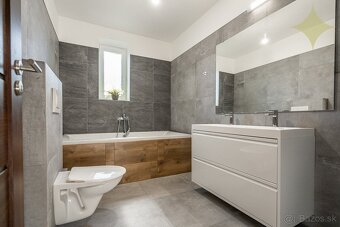 REZERVOVANÉ - Dom kráľovských rozmerov. 7i Nová Baňa. - 9