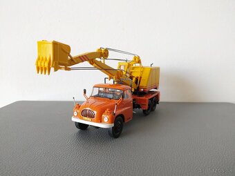 Nákladné autá 1:43 - 9