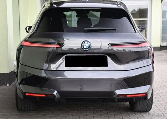 BMW iX xDrive40 H/K TAŽNÉ ČR 240 kw - 9
