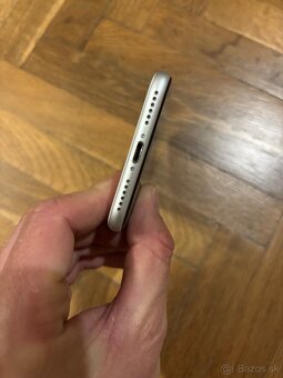 predám používany iphone se2020_ 64 GB - 9