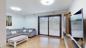 Priestranný dvojpodlažný 6-izbový rodinný dom v Malom Lapáši - 9