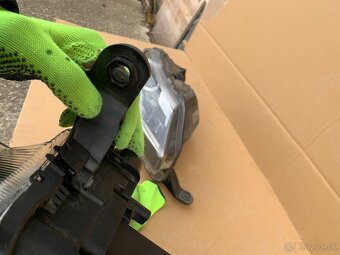 SVeTLA XENONY LED PRAVy LEVY SKODA RAPID Lift - - 9