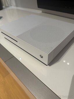 XBOX One S 1 TB - 9