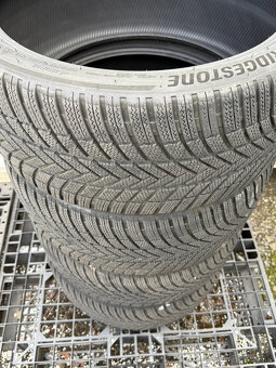 PREDÁM 4 kusy zimné pneumatiky BRIDGESTONE 275/35 R21 103V - 9