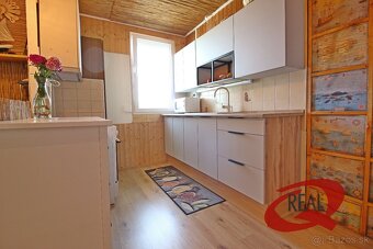 PRIESTRANNÝ HAUSBÓT NA VÝBORNOM MIESTE - 9