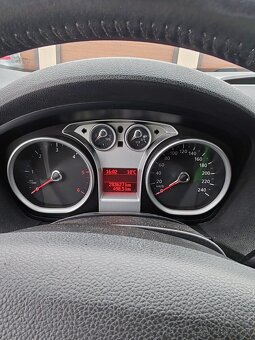 Ford Kuga 2,0tdci 103kw r.v.2010 - 9