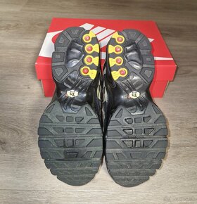 Nike AIR MAX PLUS Tn black/ gold vel.38,5 - 9