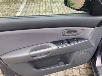 MAZDA 3 - 9