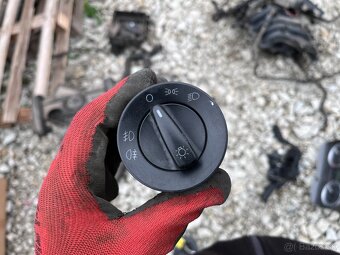 Škoda Fabia 2,Roomster vypínač okien, ovládač, páčky, budíky - 9