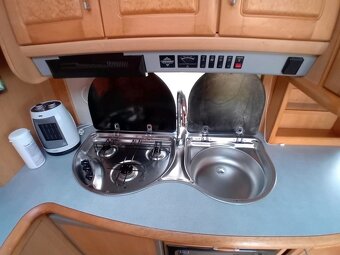 Karavan obytný prives hobby prestige - 9