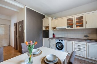 2-izb.byt s balkónom a orientáciou do vnútrobloku – Krížna - 9