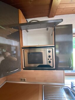 Moderná kuchynská linka so spotrebičmi - 9