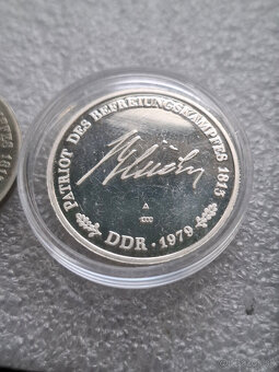 set striebornych medaili - Patrioten des Befreiungskampfes - 9