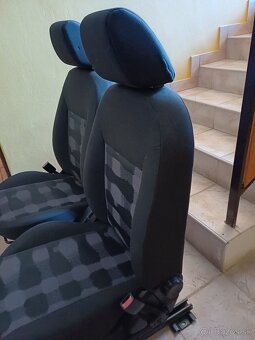 Predné sedačky na Ford Fusion - 9